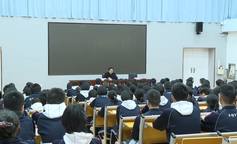 崔永辉到区第一中学宣讲党的二十届四中全会精神