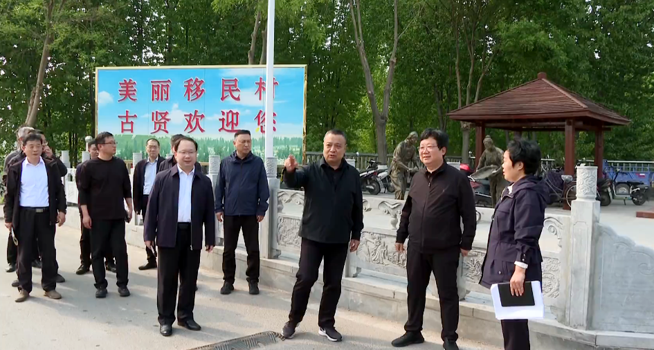 崔永辉到黄壁庄镇、宜安镇就红色美丽乡村建设、...