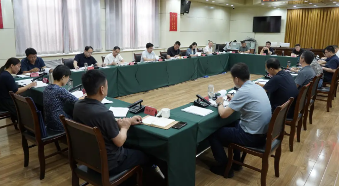陈宏锋主持召开区委理论学习中心组学习会