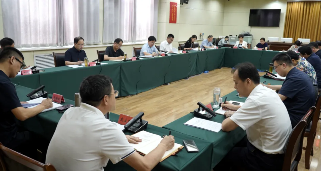 区委常委会召开扩大会议  
