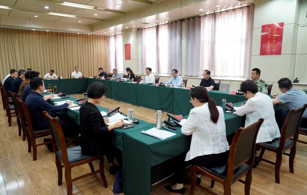 区委常委会召开扩大会议 陈宏锋主持并讲话